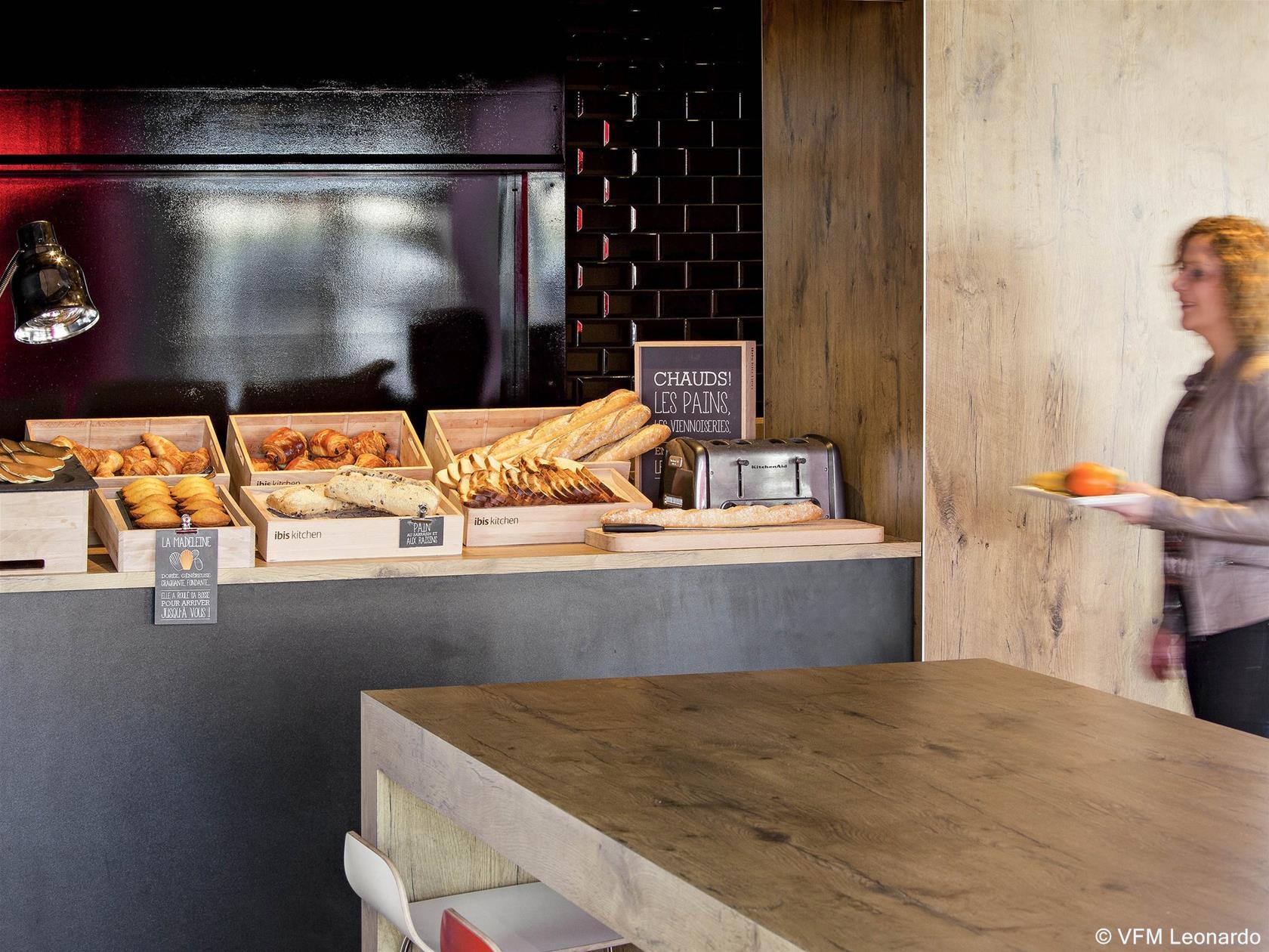 ホテル Ibis Clermont Ferrand Montferrand エクステリア 写真