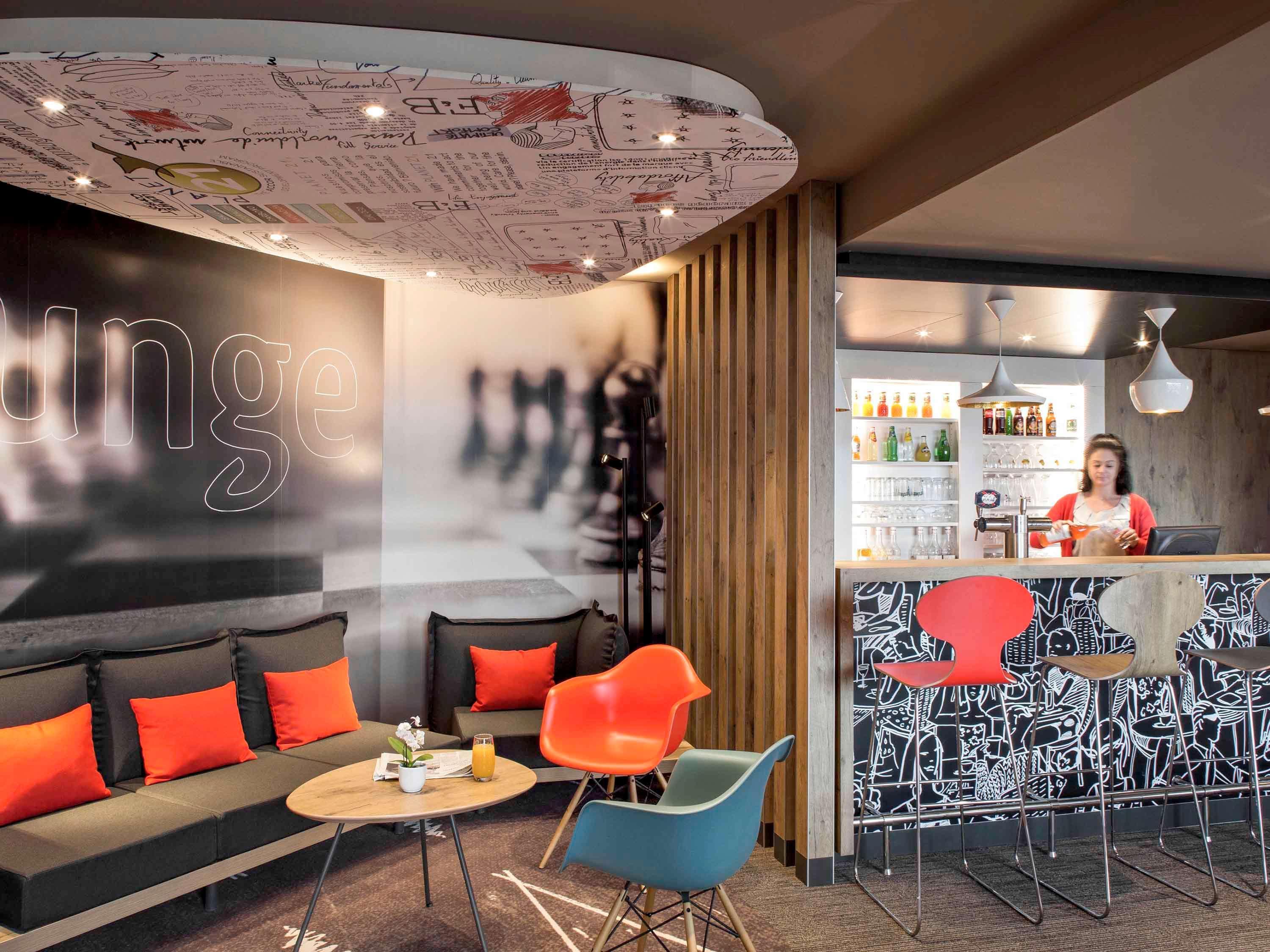 ホテル Ibis Clermont Ferrand Montferrand エクステリア 写真