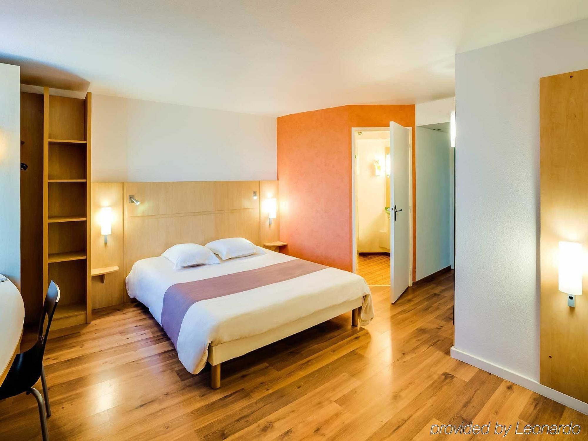ホテル Ibis Clermont Ferrand Montferrand エクステリア 写真